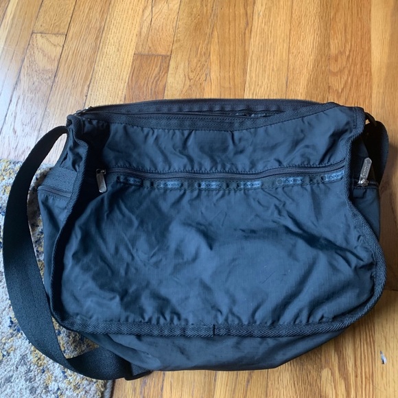 Lesportsac Bags Lesportsac Messenger Bag Poshmark
